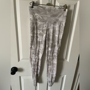 Women’s Motet Ultra Camo Leggings In White / Beige Size S